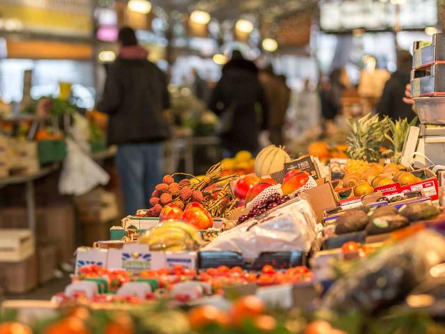 Étal de fruit au marché d'Antibes