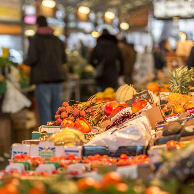 Étal de fruit au marché d'Antibes