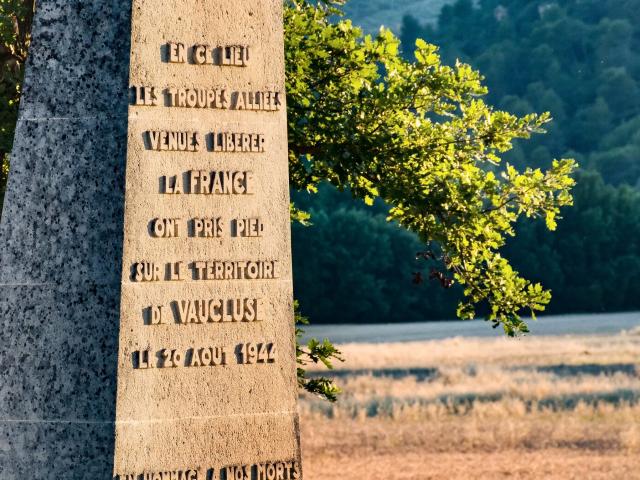 monument-commemoration-debarquement-de-provence-vaucluse.jpg