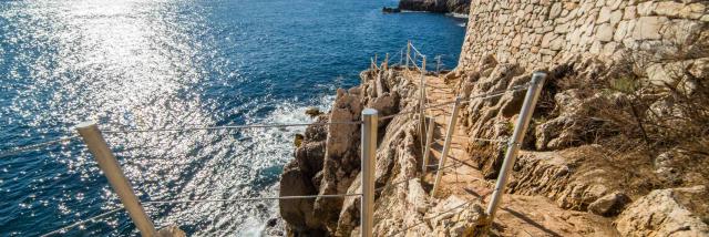 Sentier du littoral vers le Cap d'Antibes à Antibes Juan-les-Pins