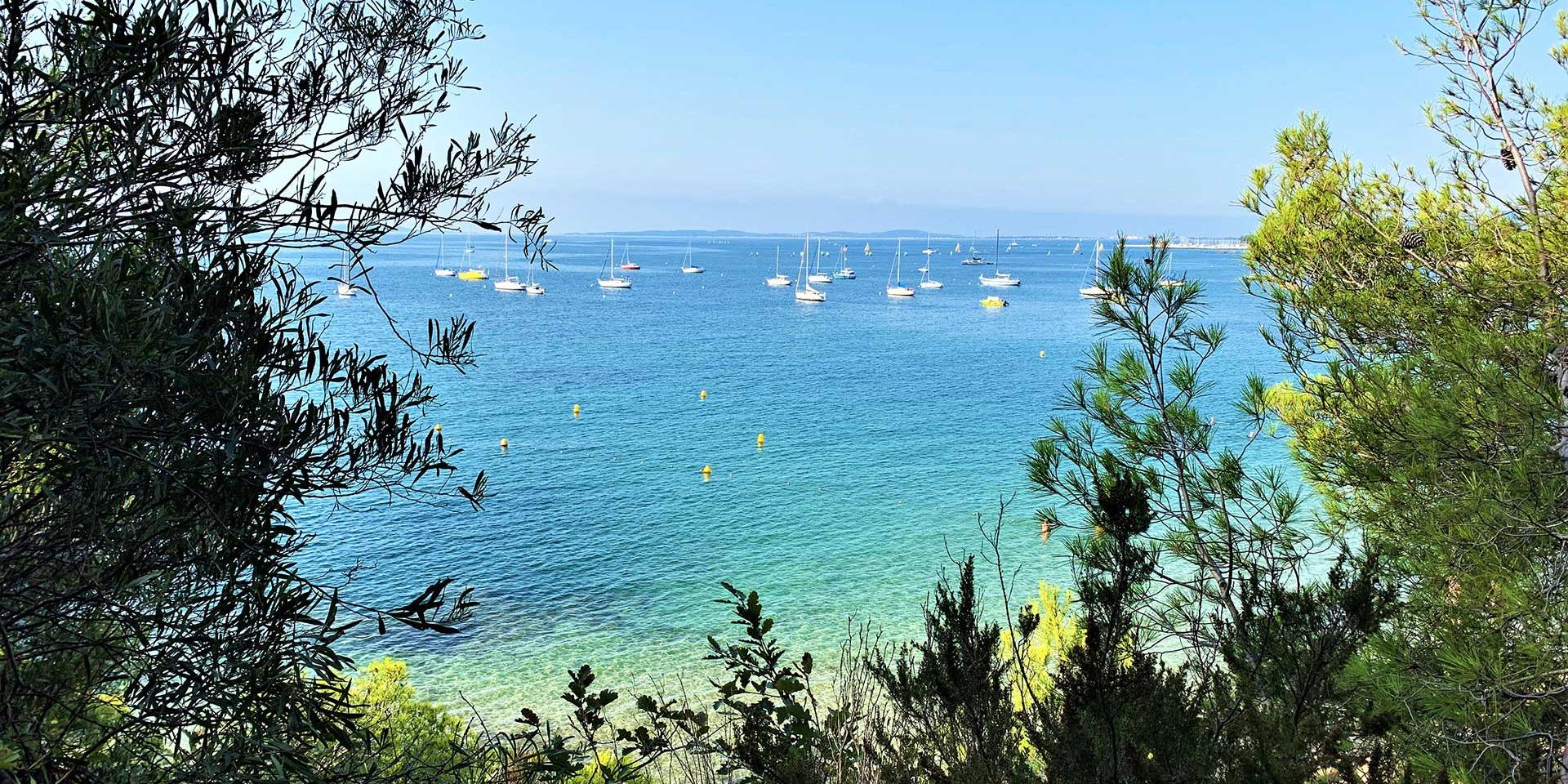 Eaux bleues à la plage de l'Argentiere à La Londe-Les-Maures