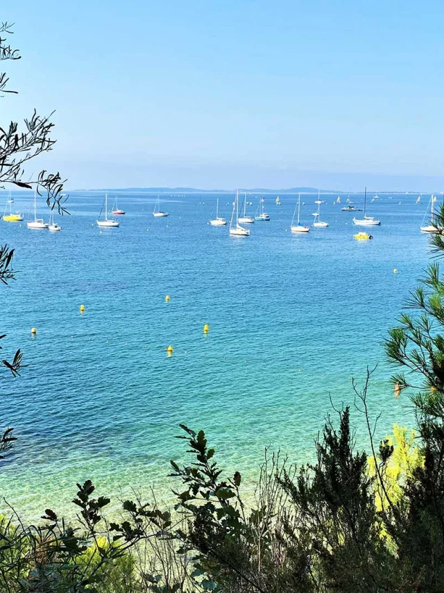 Eaux bleues à la plage de l'Argentiere à La Londe-Les-Maures