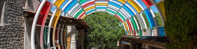 Daniel Buren Cylindre Ouvert Et Aux Couleurs Collection Peyrassol Flassans Sur Issole Provence C Goussard