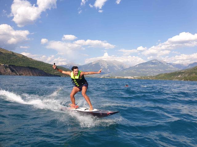 e-surf-lac-de-serre-poncon-alpes-esurfer.jpg