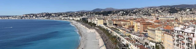 Plan large sur la promenade des Anglais