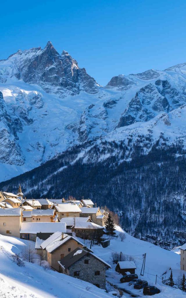 Station Le Chazelet Alpes Istock.jpg