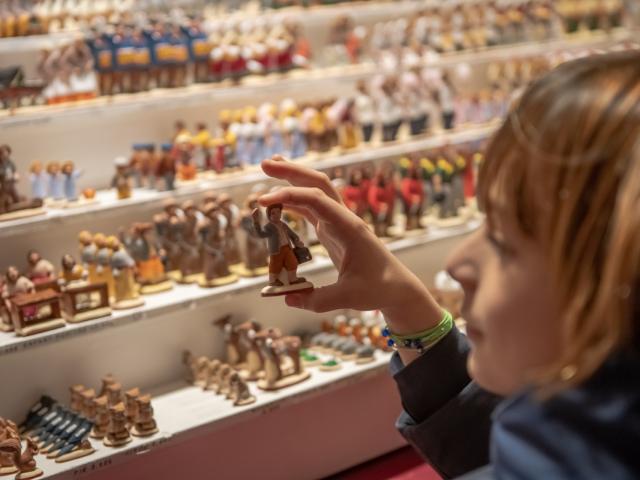 Enfants-foire-aux-santons-Marseille-LupariniC.jpg