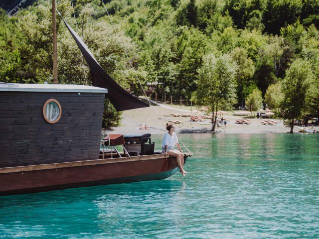 Les Toues Cabanées du Lac-Lac de Serre-Ponçon