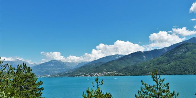 Lac De Serre Ponçon Hautes Alpes