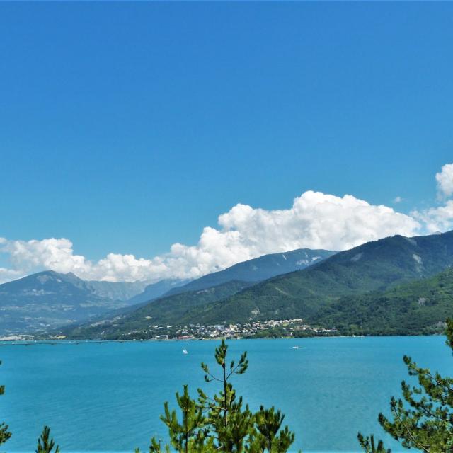 Lac De Serre Ponçon Hautes Alpes