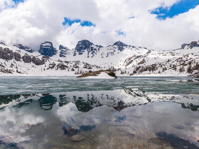 Lac Dallos Sous La Neige En Hiver Teddy Verneuil 1