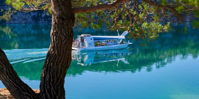 Balade En Bateau De Croisiere Avec Verdon Croisiere Sur Le Lac Desparron