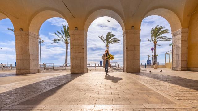 Femme arches Nice Côte d'Azur