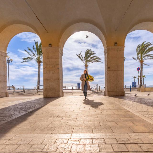 Femme arches Nice Côte d'Azur