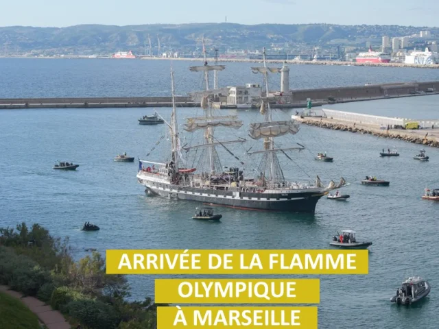 Arrivee De La Flamme Olympique A Marseille 2