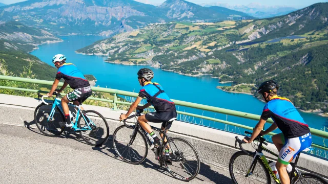 Cyclistes Sejour Lou Riouclar Meolans-Revel Alpes