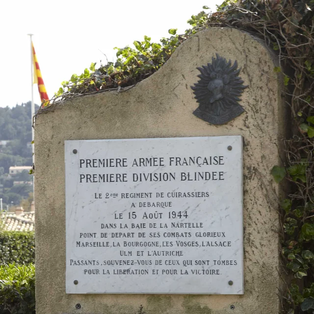 Monument Debarquement 2eme Regiment Cuirassiers Sainte Maxime Regionprovencealpescotedazur Inventaire General Fbaussan