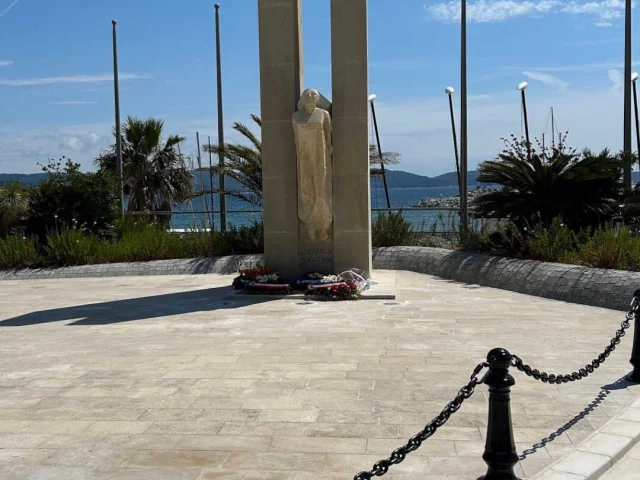 Monument Debarquement Cavalaire Sur Mer Otcavalaire