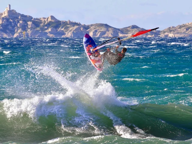 Plance A Voile Marseille Bouches Du Rhone Amouton