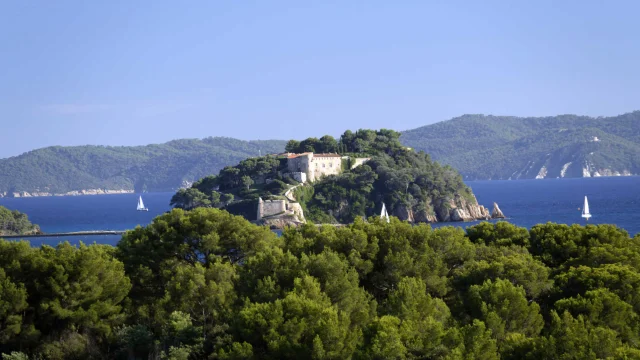 Fort De Bregancon Bormes Les Mimosas Jcabanel