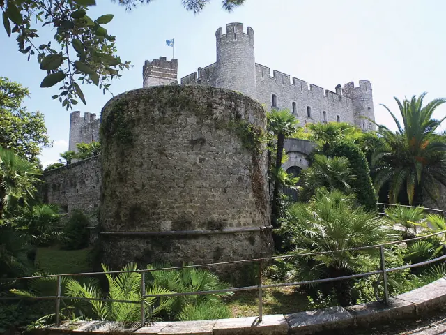 Forteresse médiévale Villeneuve-Loubet Côte d'Azur