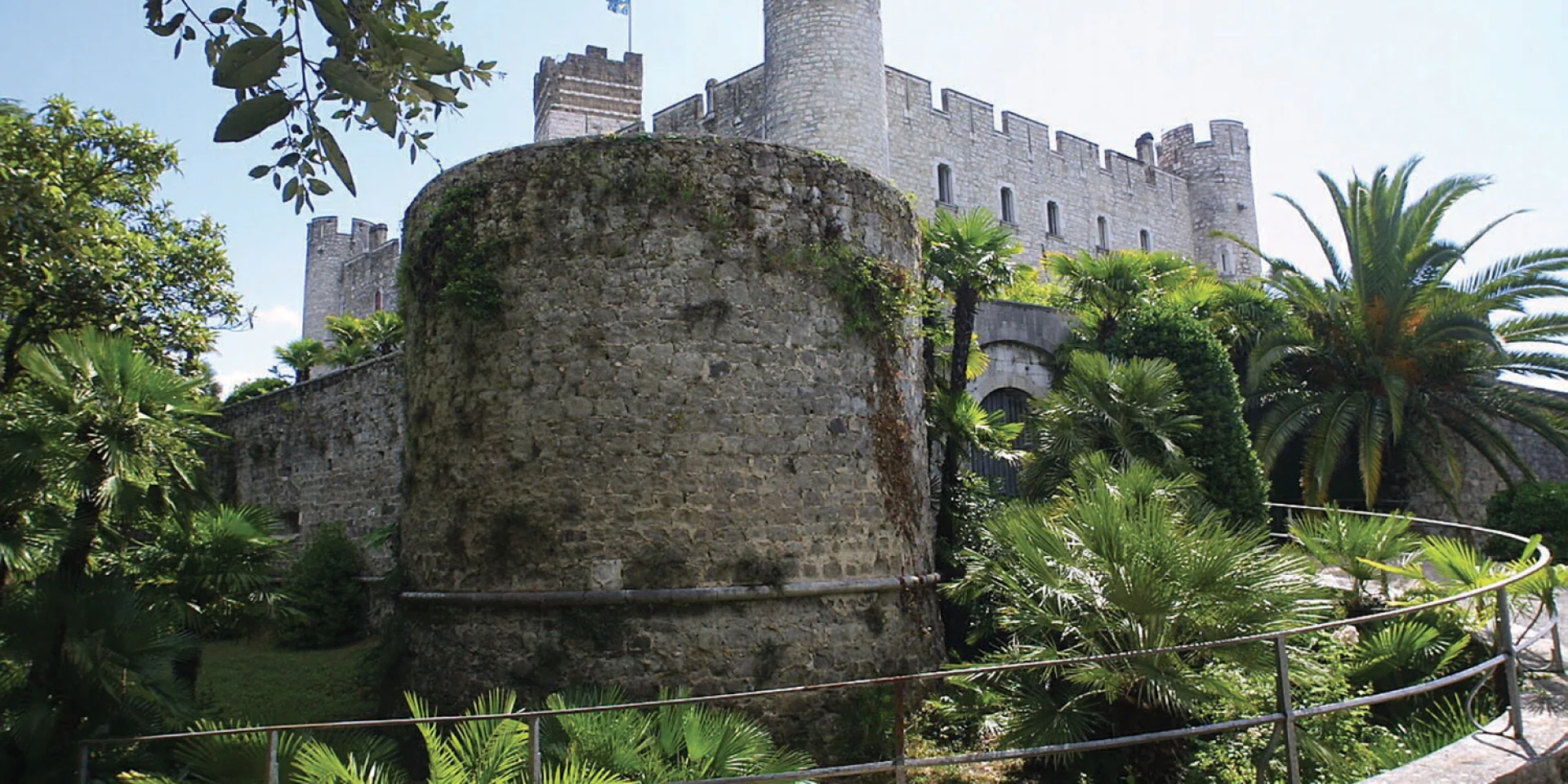 Forteresse médiévale Villeneuve-Loubet Côte d'Azur