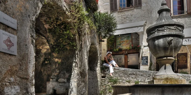 Place De La Grande Fontaine Saint Paul De Vence Erossolin Otsaint Paul De Vence