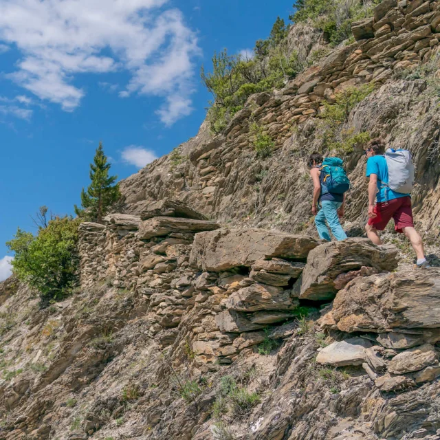 Randonneurs dans le Parc naturel régional du Queyras