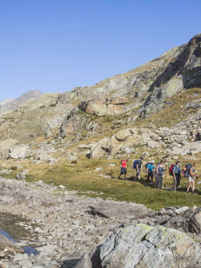 Hiking on the shores of Lake Autier in the Mercantour