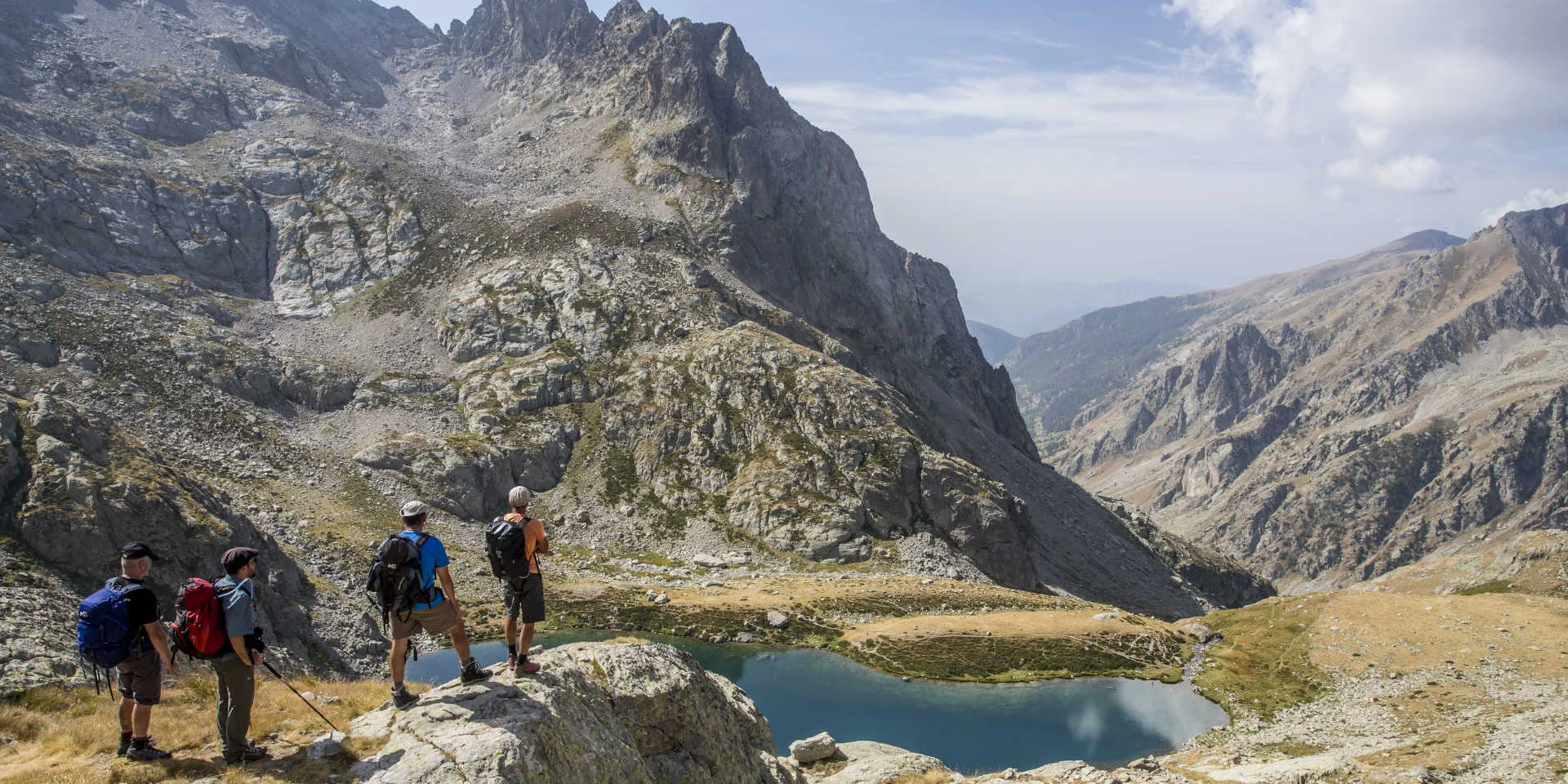 Randonnée en groupe au lac Autier dans le Mercantour