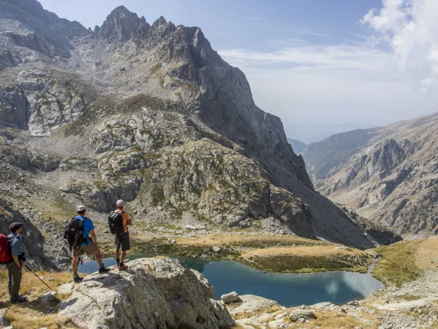 Randonnée en groupe au lac Autier dans le Mercantour