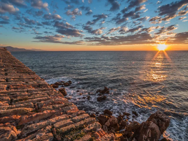 Coucher de soleil et nuages vus depuis les remparts d'Antibes