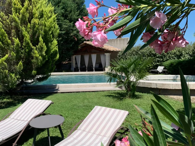 Piscine Extérieure Justin de Provence Orange Vaucluse Provence