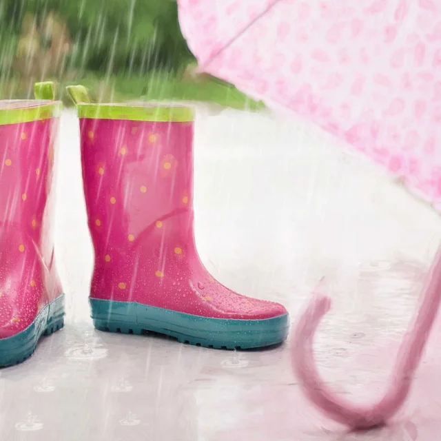 Bottes de pluie et parapluie roses pour enfant sous la pluie