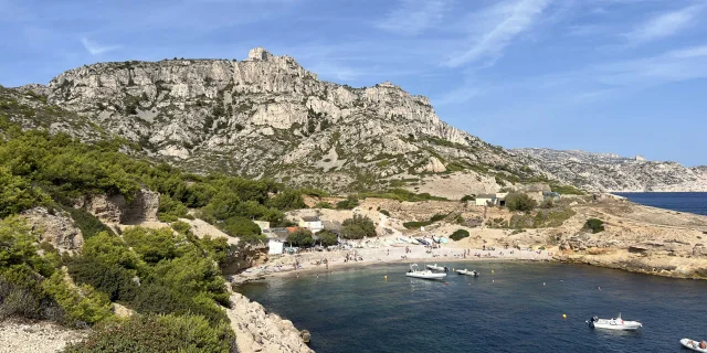 Blick auf den Strand der Calanque de Marseilleveyre