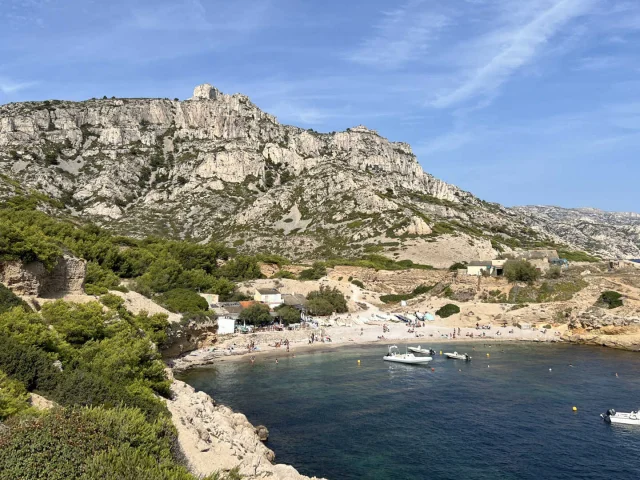 Blick auf den Strand der Calanque de Marseilleveyre