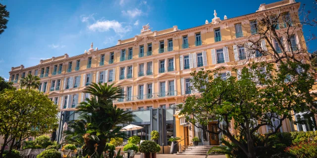 Fassade des Hôtel de L'Orangeraie in Menton, Alpes-Maritimes