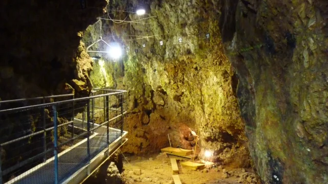 Grotte Du Lazaret