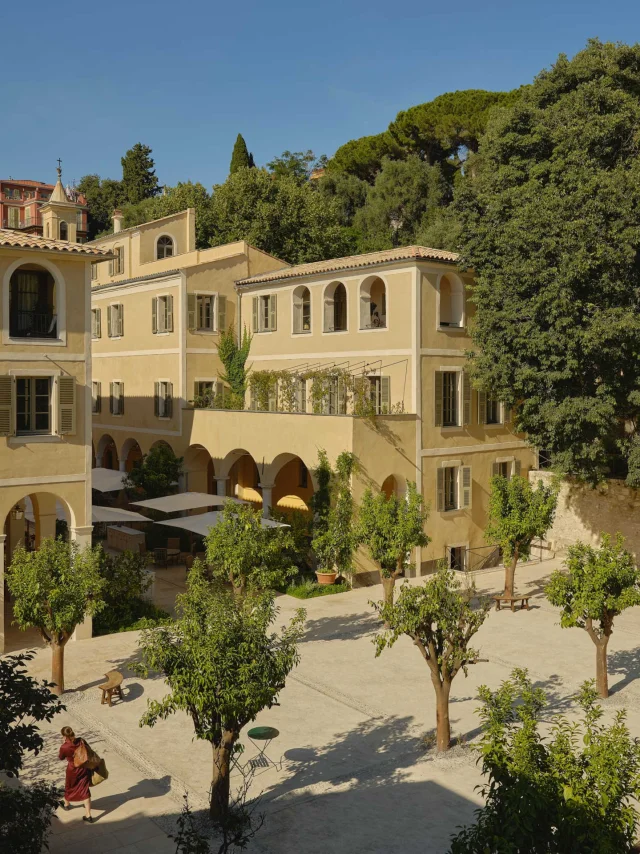 Façade et cours des Orangers Hôtel du Couvent Nice Côte d'Azur