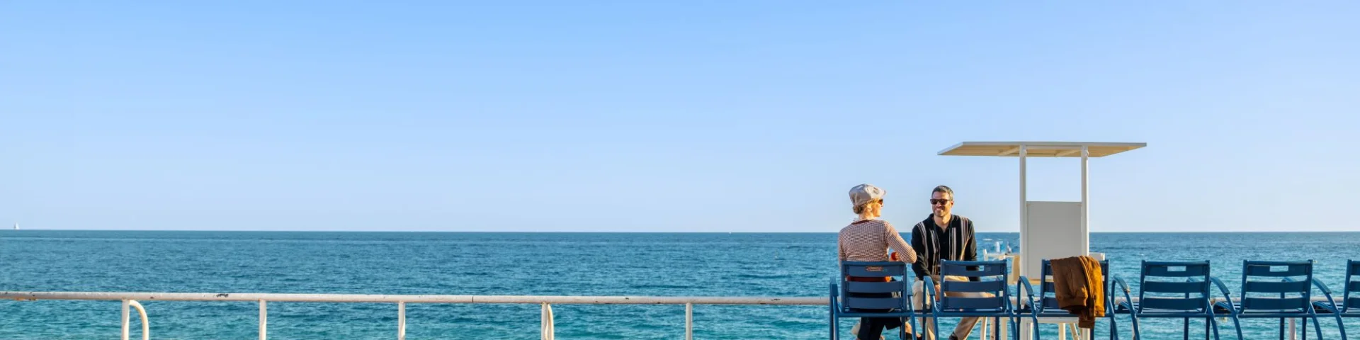 chaise bleues à Nice