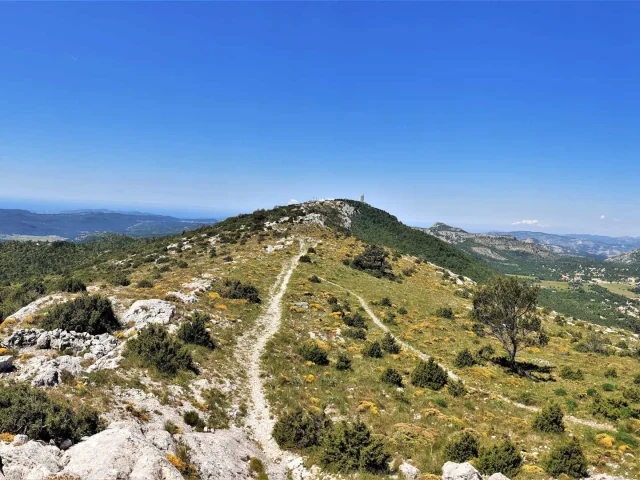 Vue panoramique depuis la crête de la Saint-Baume