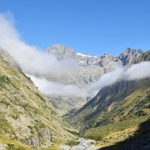 Vue plongeante sur la vallée de la Séveraisse dans les Ecrins