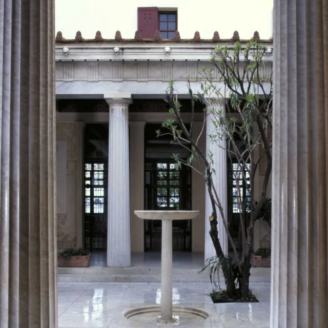 Les colonnes à l'intérieur de la villa Kerylos