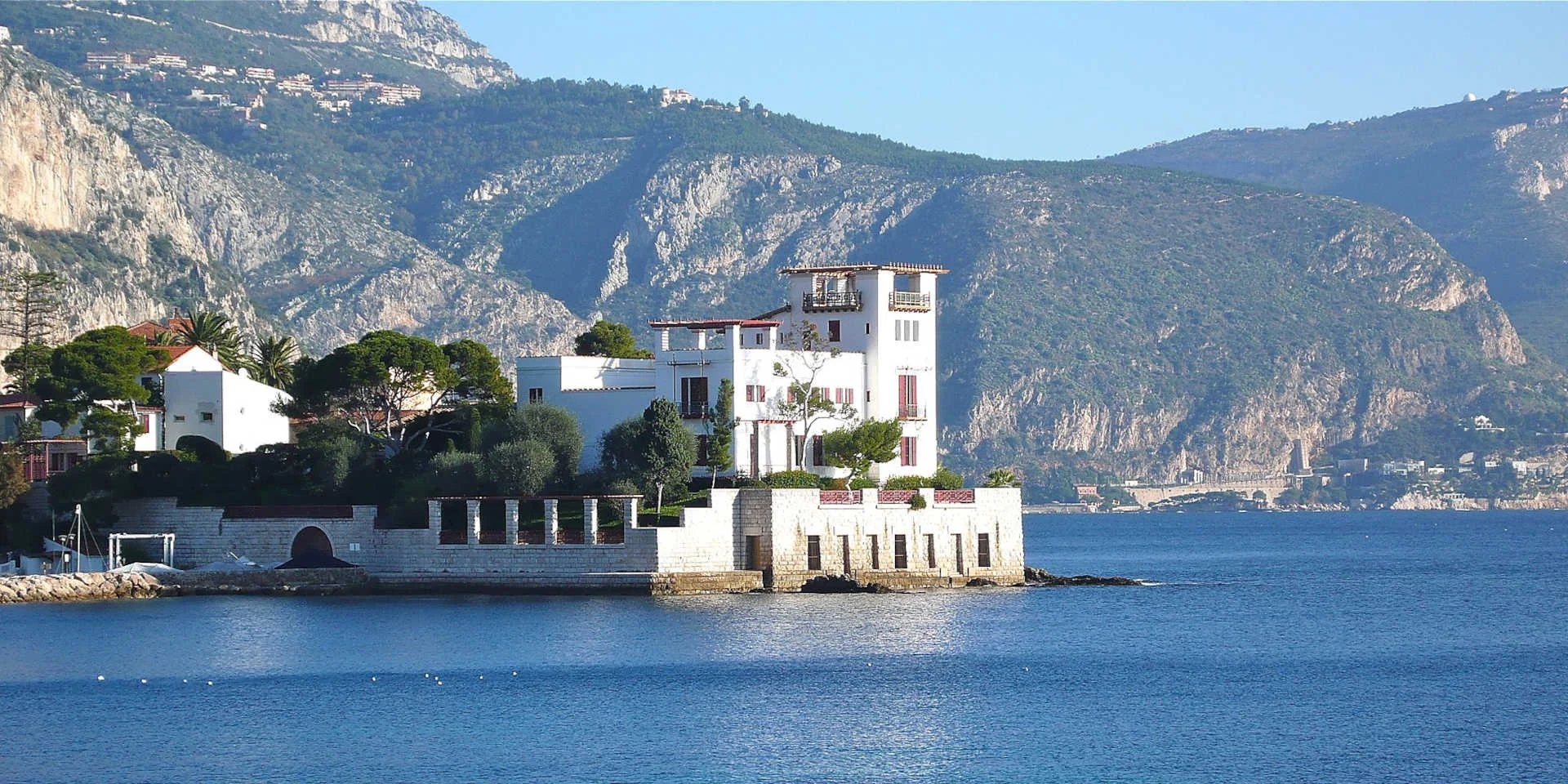 La villa Kerylos au bord de la mer
