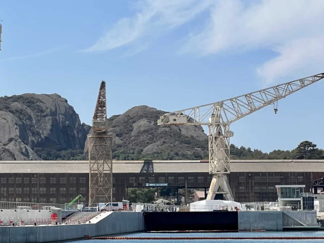 une grue des chantiers navals de La Ciotat