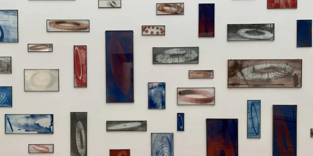 Mur d'oeuvres à la Fondation Maeght