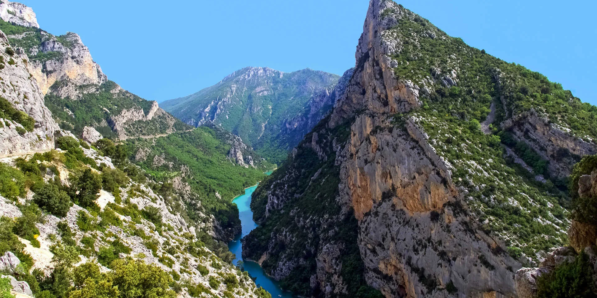 Vue panoramique sur les gorges du Verdon