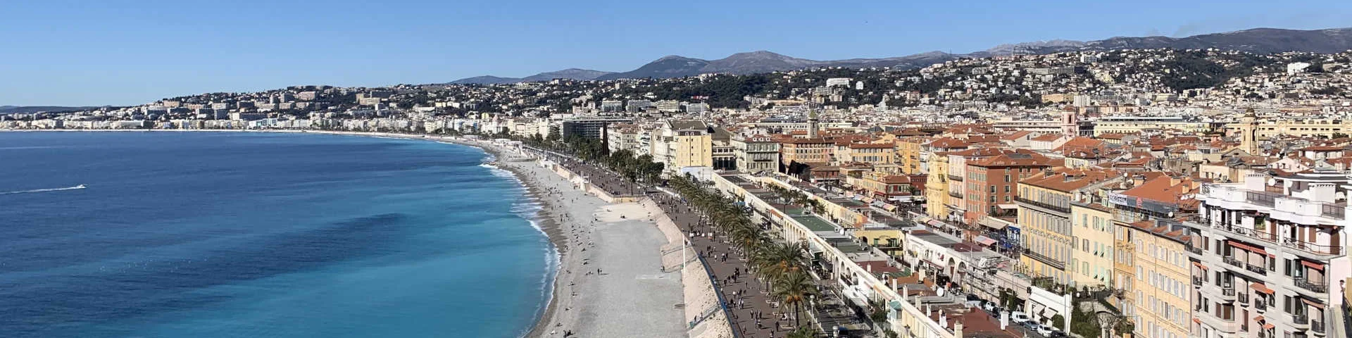 Vue panoramique de la promenade des Anglais à Nice