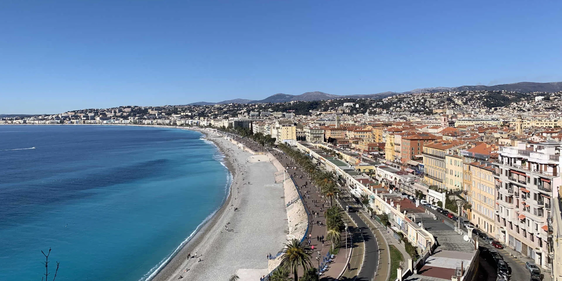 Vue panoramique de la promenade des Anglais à Nice