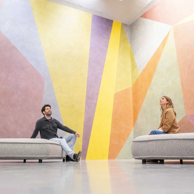 Couple visiting the Collection Lambert